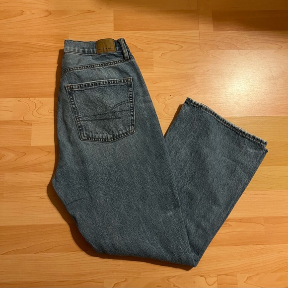American Eagle 90’s flare jeans - Picture 3 of 5